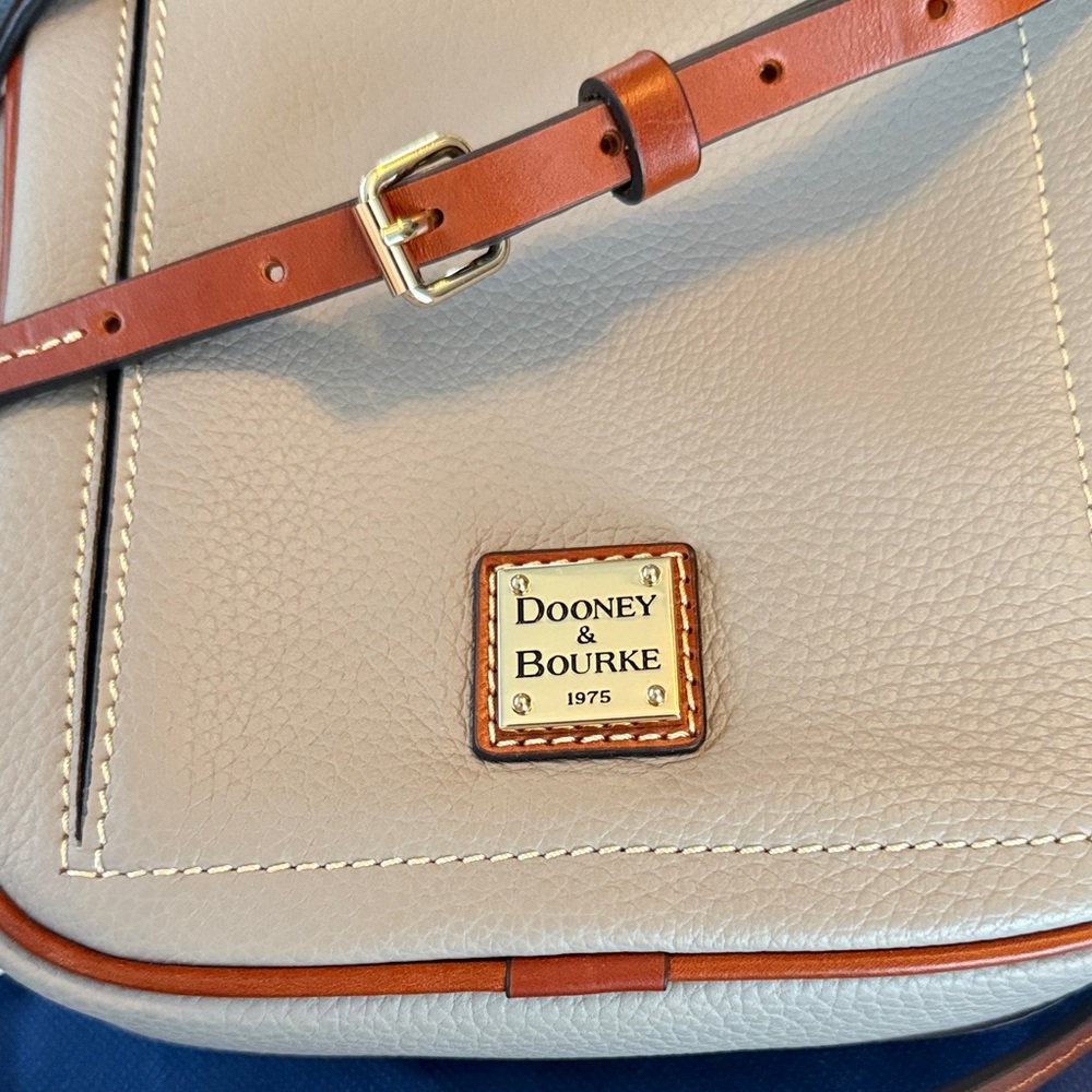 Dooney & Bourke Taupe Leather Crossbody Bag NWT - Picture 2 of 8